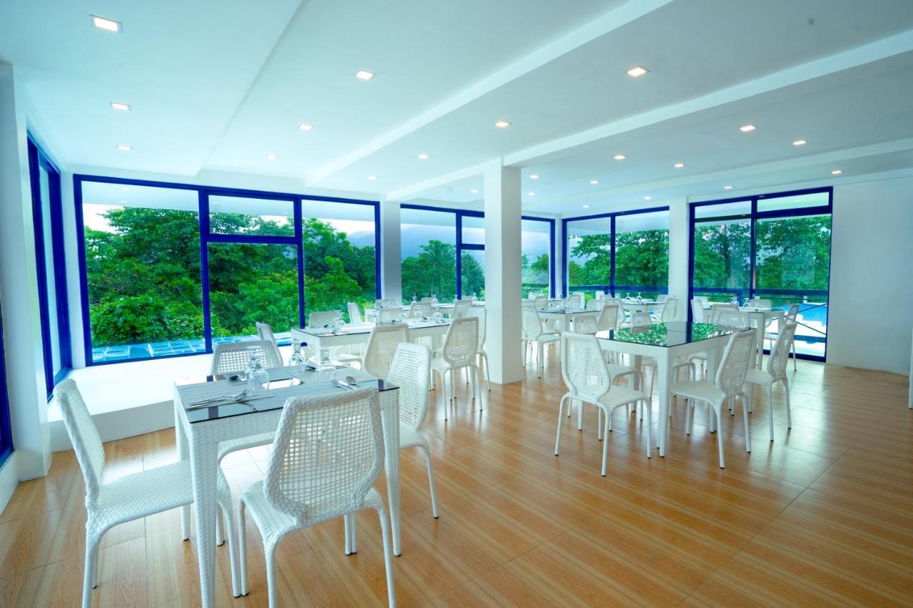 The Palladium Hotel Coron Esterno foto